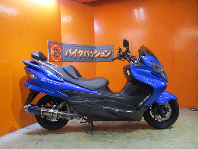 横から見てもこの通り状態グッド！！ビームスマフラーにアルミステップも装備済み！他店追従不可能価格！